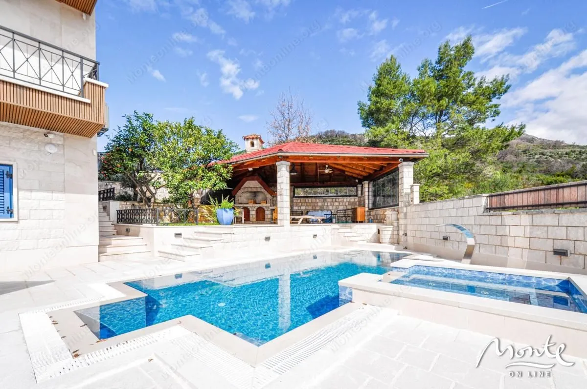 Prodaja, kuća, 240m², Tivat, Crna Gora