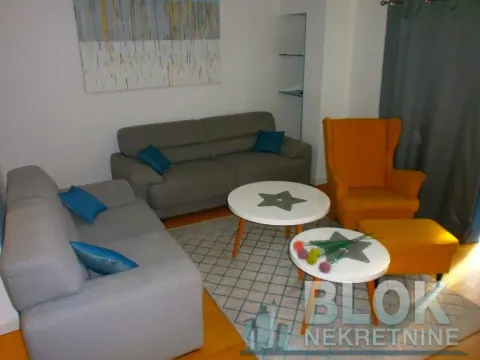 Izdavanje, trosoban stan, 105m², Dalmatinska ulica, Podgorica - image 26