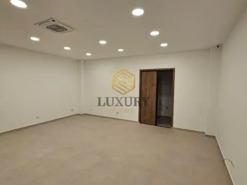 Izdavanje, poslovni prostor, 46m², Pobrežje, Podgorica - image 6