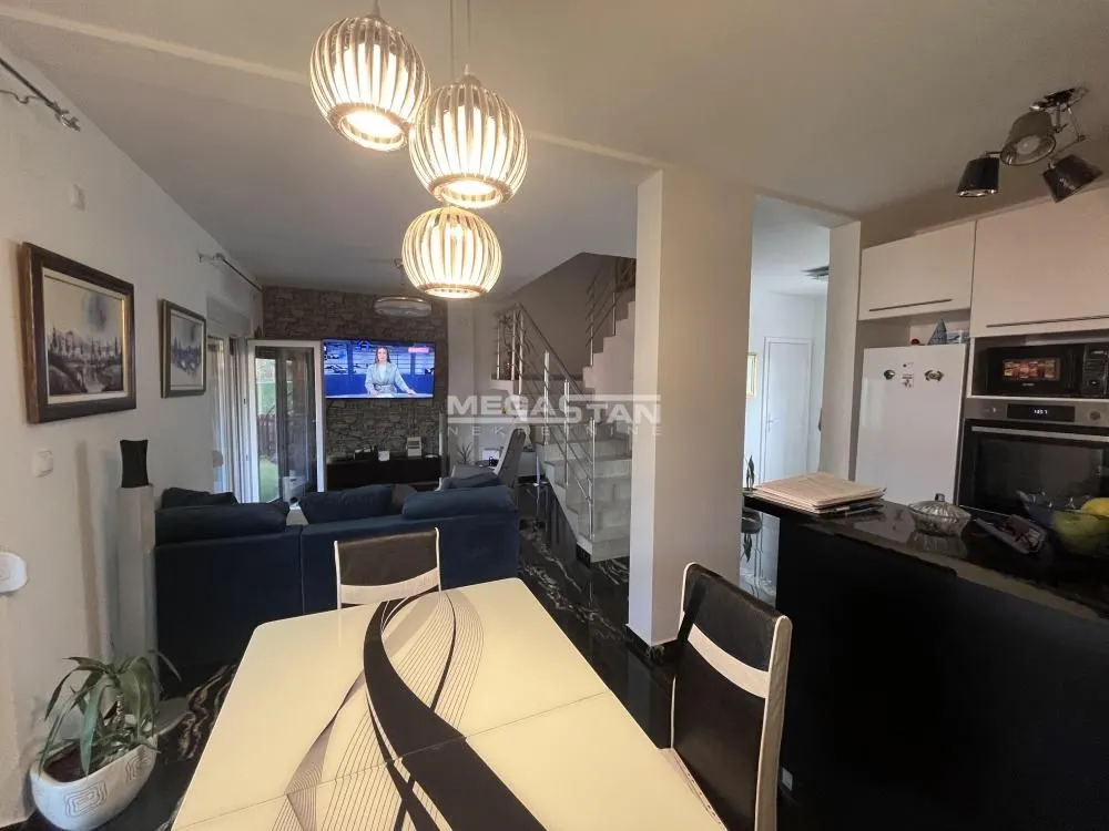 Prodaja, kuća, 145m², Ašanja, Pećinci
