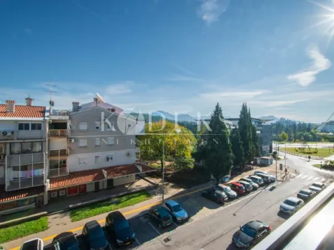 Izdavanje, trosoban stan, 94m², Momišići, Podgorica - image 16