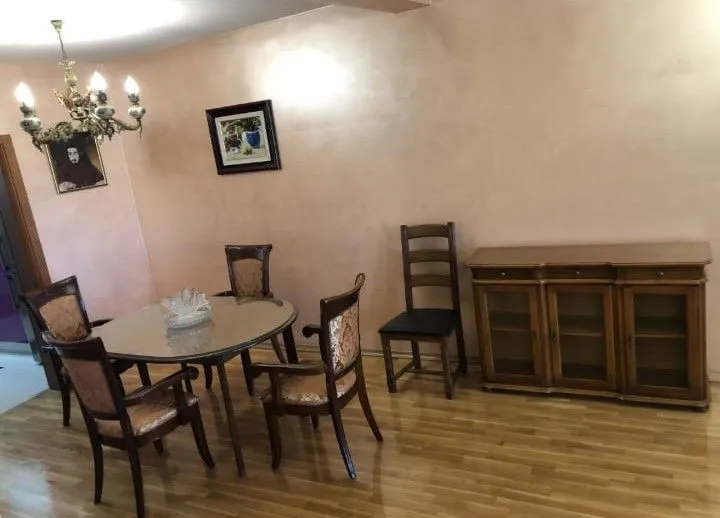 Izdavanje, kuća, 220m², Konik, Podgorica