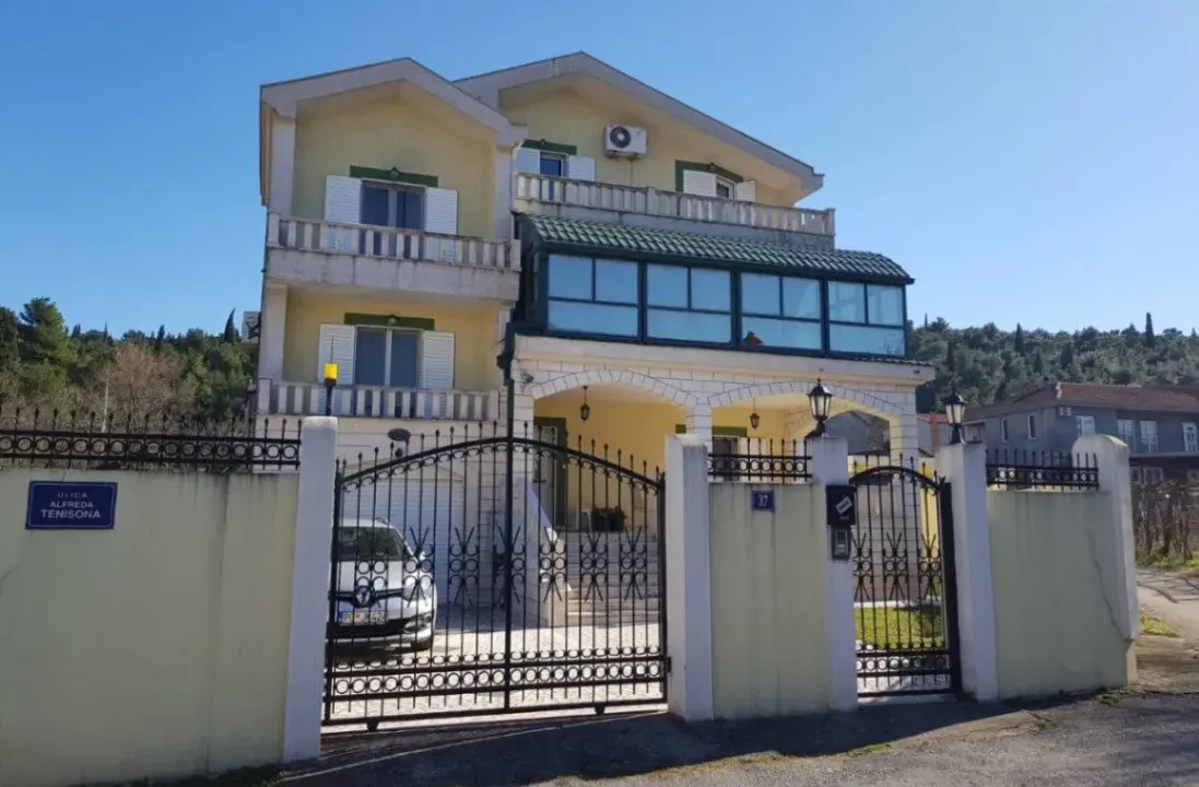 Prodaja, kuća, 489m², Zagorič, Podgorica