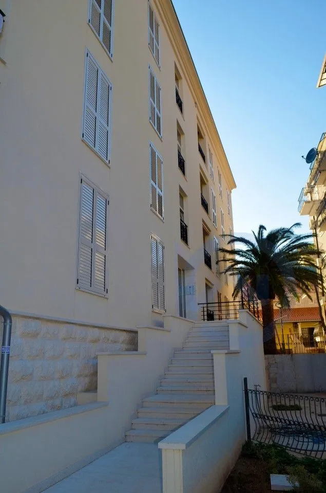 Sale, apartment, 60m², Petrovac, Budva