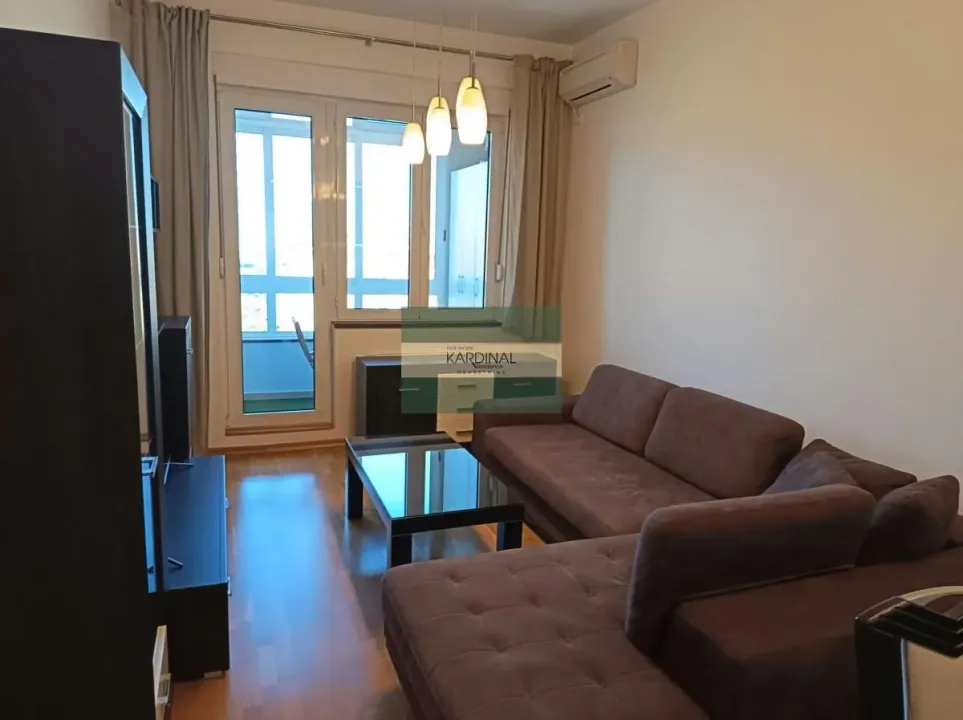 Prodaja, trosoban stan, 59m², Centar, Novi Sad