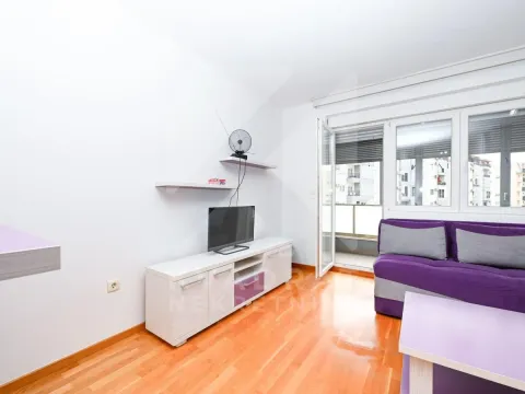 Rent, studio apartment, 34m², Stari Aerodrom, Podgorica - image 3