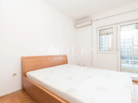 Izdavanje, dvosoban stan, 76m², Stari Aerodrom, Podgorica - image 10