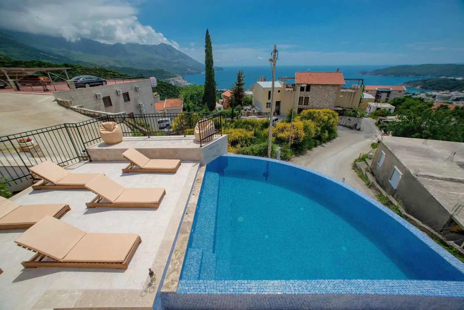 Sale, house, 170m², Bečići, Budva