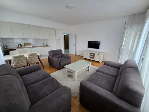 Prodaja, dvosoban stan, 70m², City Kvart, Podgorica - image 1