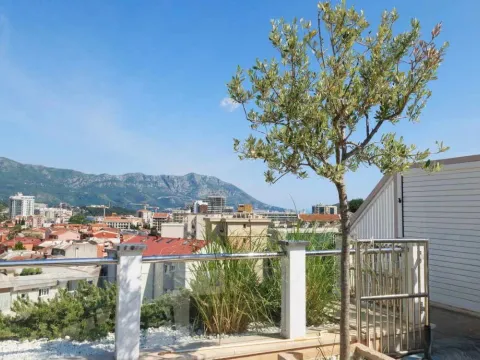 Prodaja, trosoban stan, 85m², Budva, Crna Gora - image 9