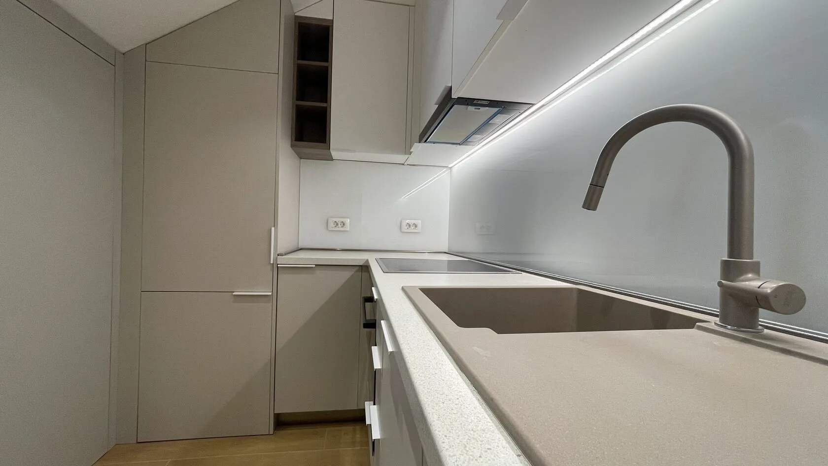 Prodaja, jednosoban stan, 85m², Podkošljun, Budva
