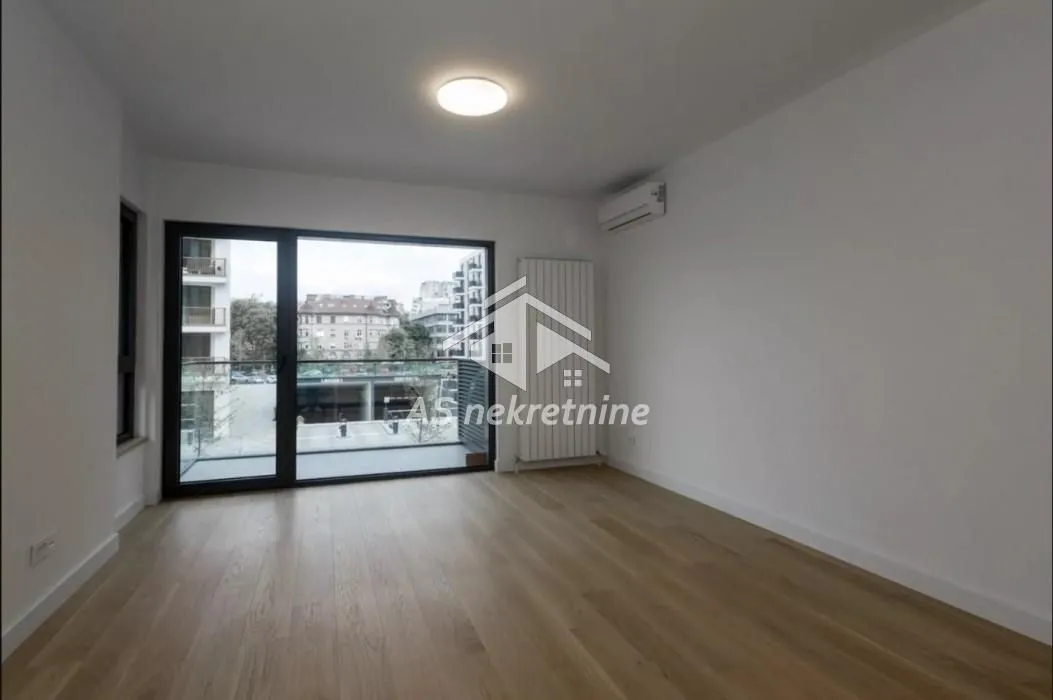 Izdavanje, trosoban stan, 78m², Savski Venac, Beograd