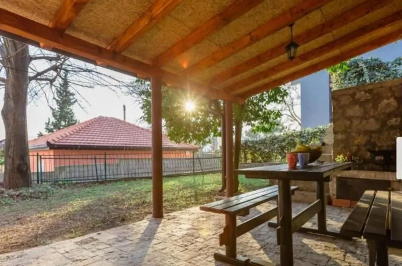 Prodaja, kuća, 64m², Orahovac, Kotor