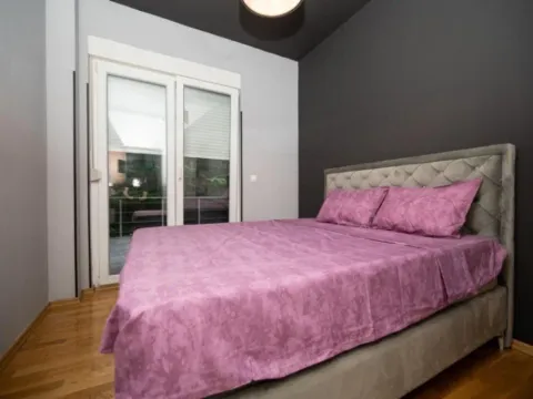 Izdavanje, jednosoban stan, 63m², Momišići, Podgorica - image 12