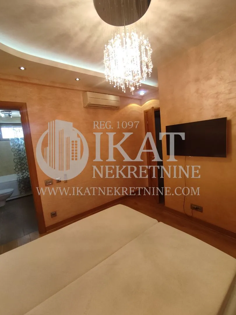 Izdavanje, kuća, 242m², Banovo Brdo, Beograd