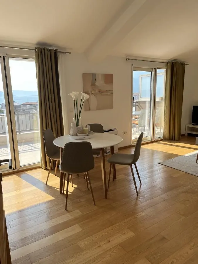 Prodaja, trosoban stan, 99m², Kalimanj, Tivat