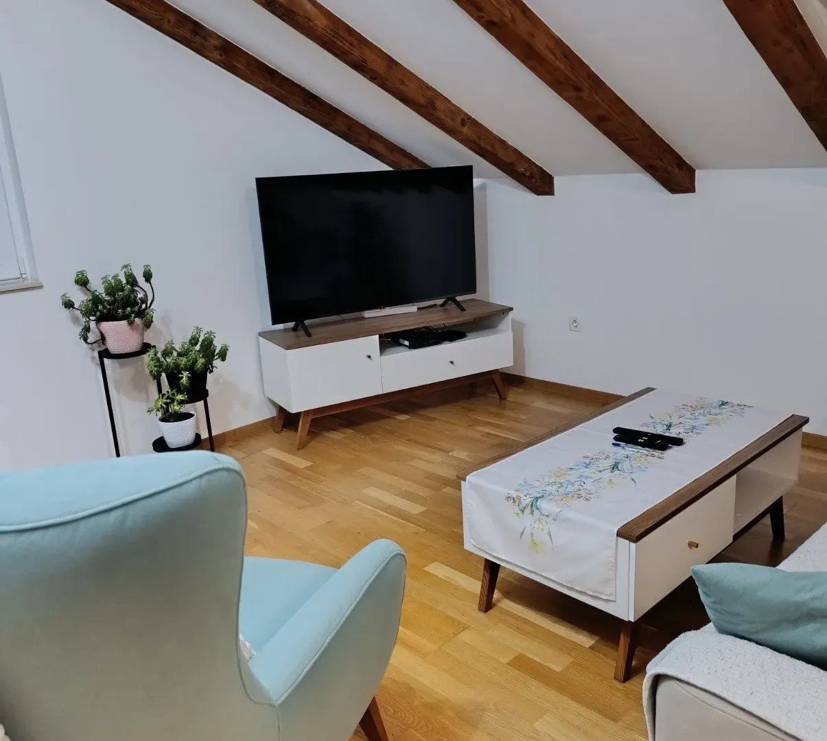 Rent, two bedroom apartment, 88m², Kalimanj, Tivat