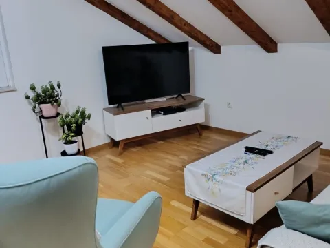 Rent, two bedroom apartment, 88m², Kalimanj, Tivat - image 2