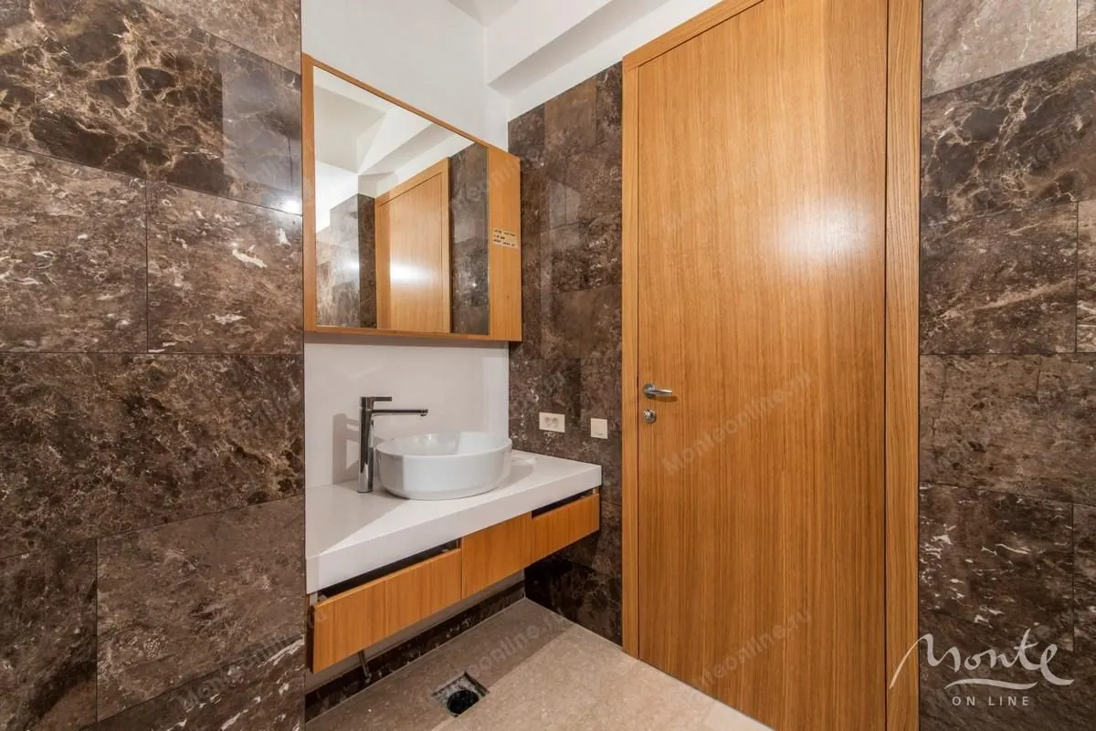 Prodaja, dvosoban stan, 174m², Muo, Kotor