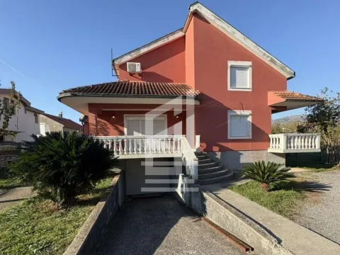 Izdavanje, kuća, 350m², Zlatica, Podgorica - image 2