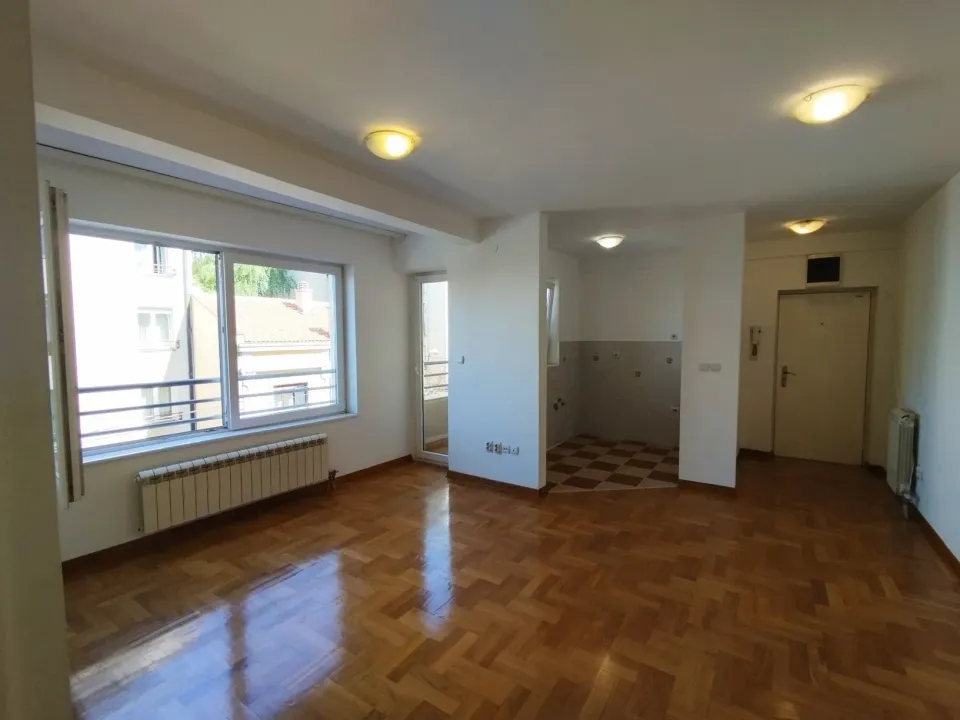 Prodaja, trosoban stan, 65m², Crveni Krst, Beograd