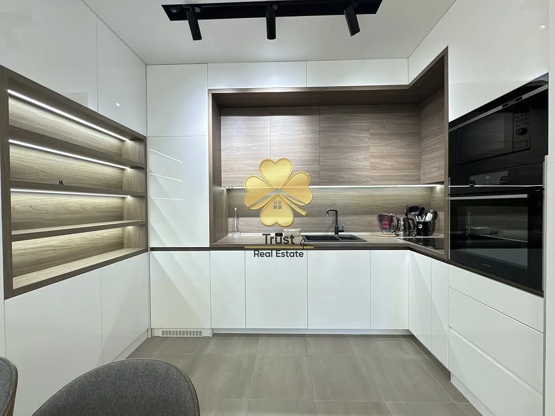 Izdavanje, dvosoban stan, 70m², City Kej, Podgorica