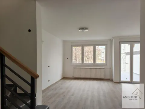 Empty bright room with windows and a staircase in the apartment. - image 4