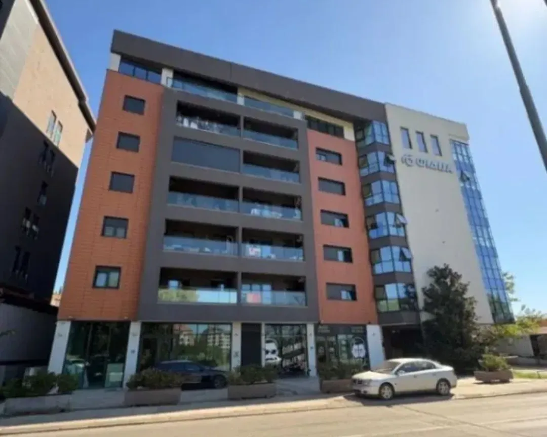 Izdavanje, dvosoban stan, 78m², Centar, Podgorica