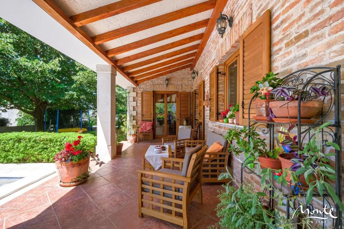 Prodaja, kuća, 305m², Orahovac, Kotor