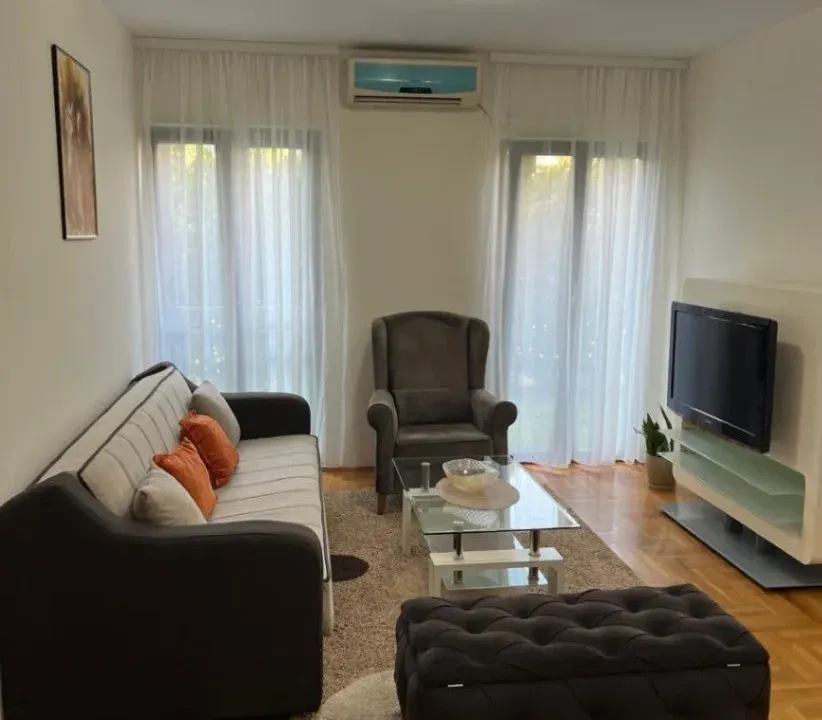 Izdavanje, dvosoban stan, 47m², City Kvart, Podgorica