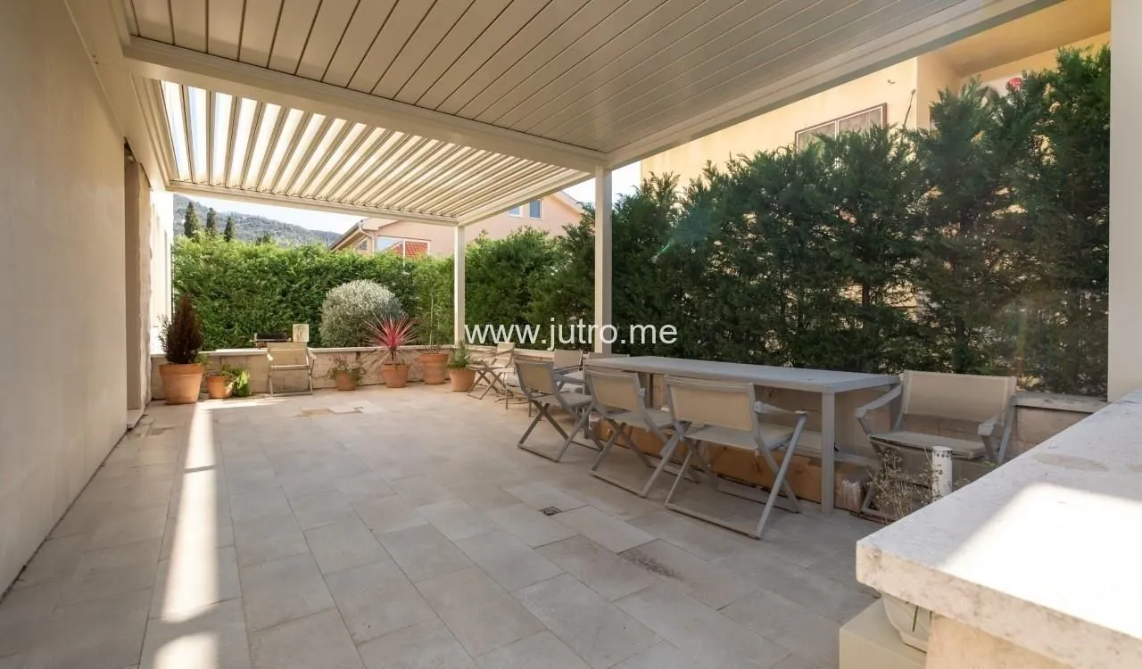 Prodaja, dvosoban stan, 103m², Centar, Tivat