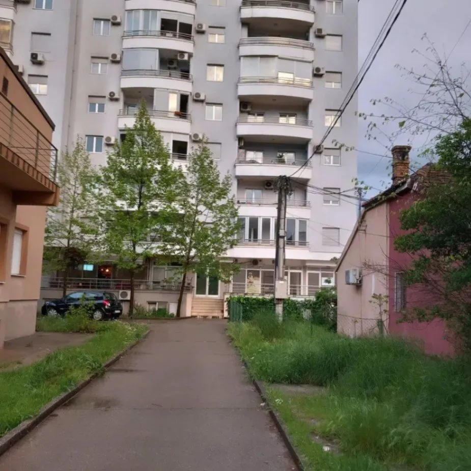 Izdavanje, jednosoban stan, 40m², Pobrežje, Podgorica