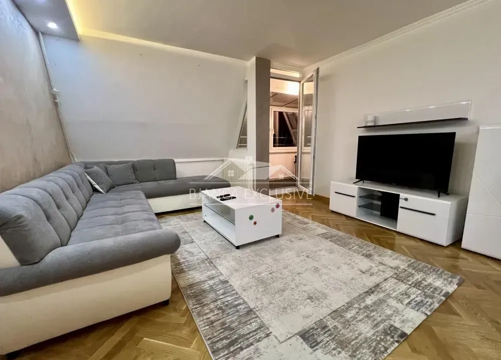 Prodaja, dvosoban stan, 72m², Savski Trg, Beograd