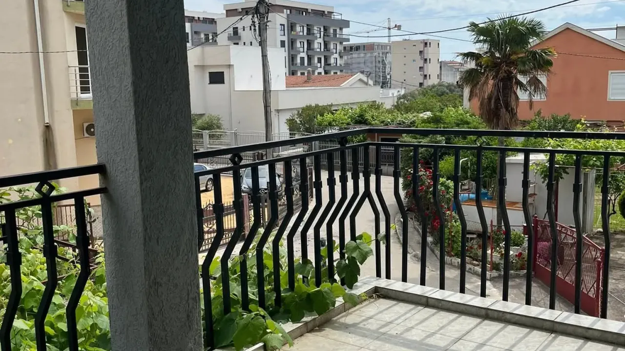 Izdavanje, dvosoban stan, 70m², Ilino, Bar