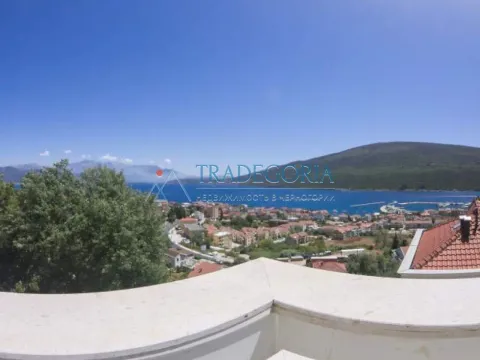 Sale, three bedroom apartment, 225m², Đenovići, Herceg Novi