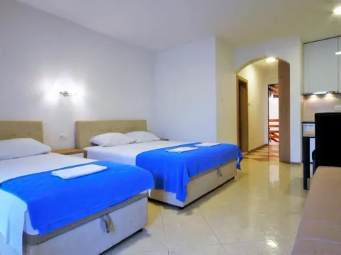 Rent, studio apartment, 30m², Bečići, Budva - image 4