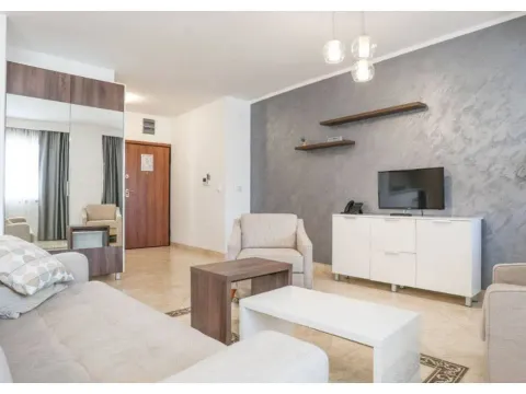 Rent, one bedroom apartment, 90m², Bečići, Budva - image 10
