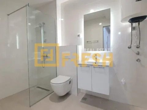 Prodaja, trosoban stan, 105m², Stari Aerodrom, Podgorica - image 13