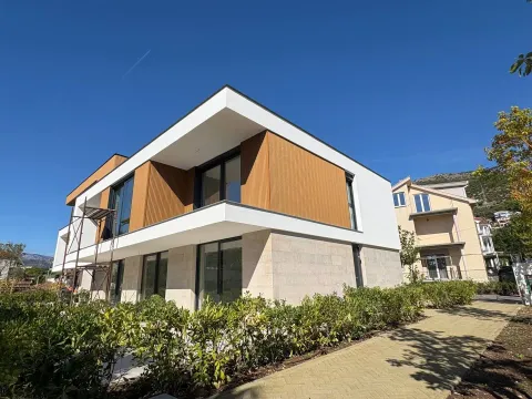 Prodaja, dvosoban stan, 6837m², Tivat, Crna Gora - image 2