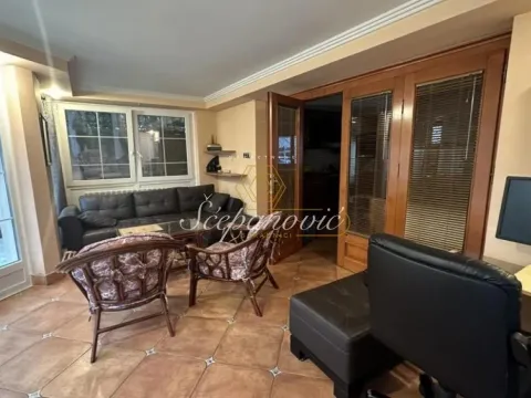 Izdavanje, kuća, 215m², Salajka, Novi Sad Sve Podlokacije - image 17