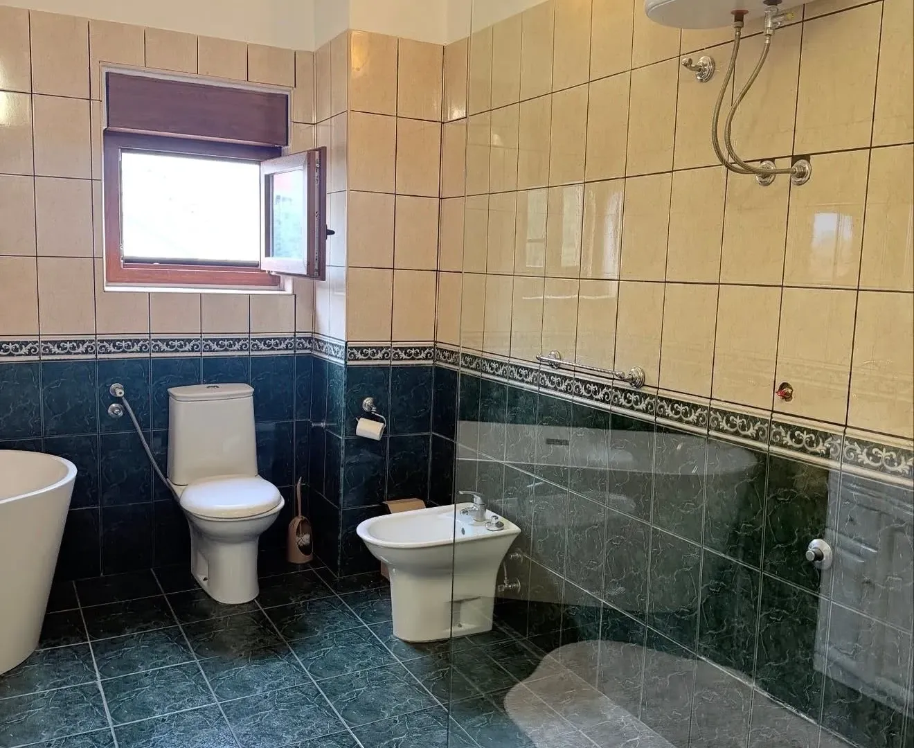 Rent, apartment, 300m², Gorica C, Podgorica
