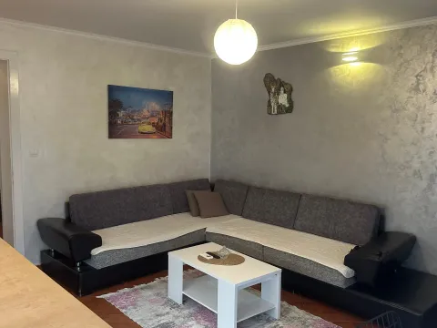 Izdavanje, dvosoban stan, 90m², Dobrota, Kotor - image 3