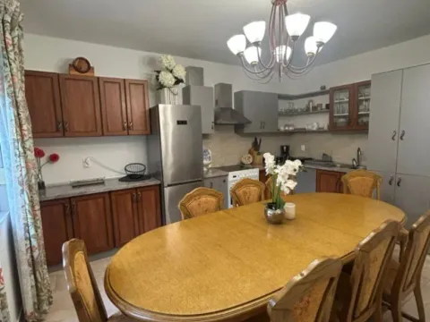 Izdavanje, trosoban stan, 90m², Seljanovo, Tivat - image 6