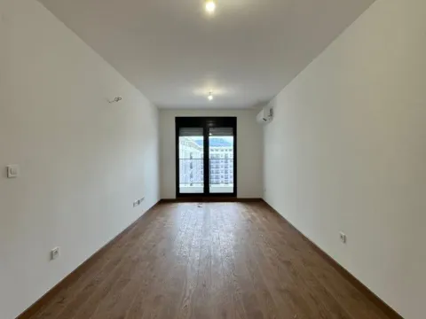 Izdavanje, dvosoban stan, 64m², Tološi, Podgorica - image 3