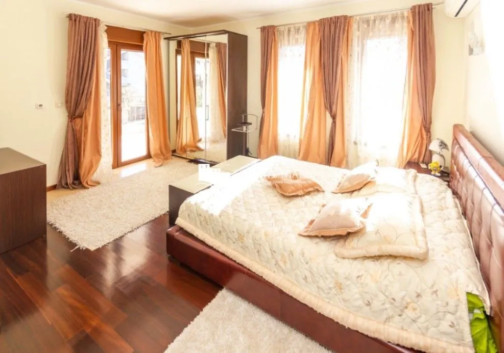 Prodaja, kuća, 330m², Đenovići, Herceg Novi