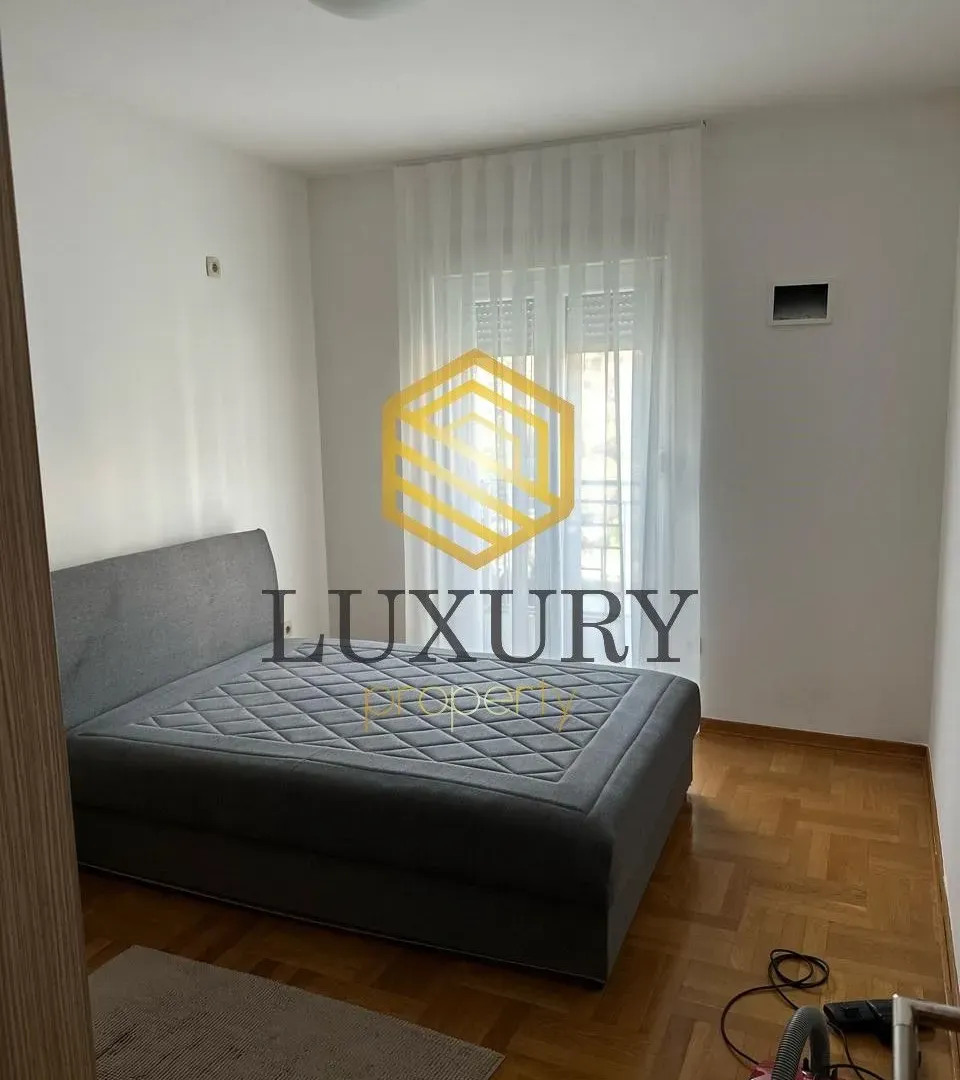 Izdavanje, trosoban stan, 100m², Blok 9, Podgorica
