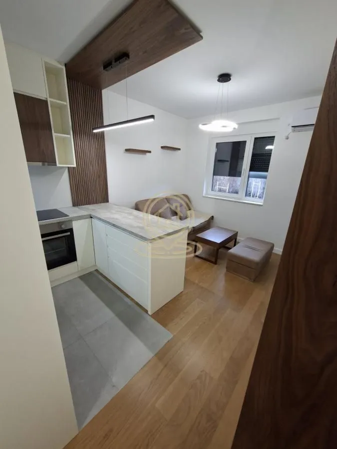 Izdavanje, jednosoban stan, 36m², Bulevar Evrope, Novi Sad Sve Podlokacije