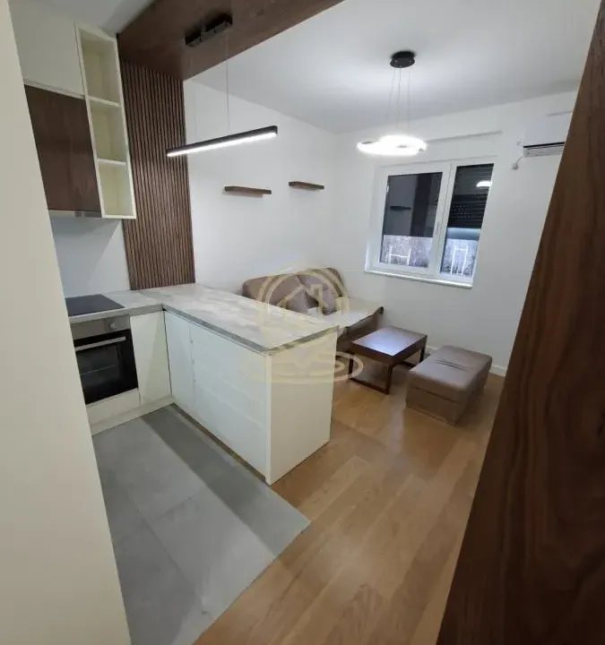 Izdavanje, jednosoban stan, 36m², Bulevar Evrope, Novi Sad Sve Podlokacije