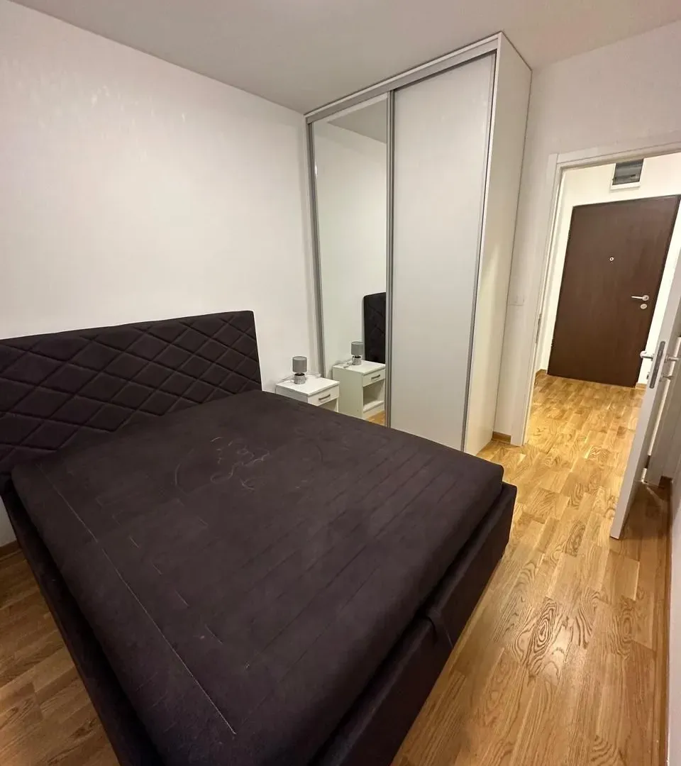Izdavanje, dvosoban stan, 64m², City Kej, Podgorica