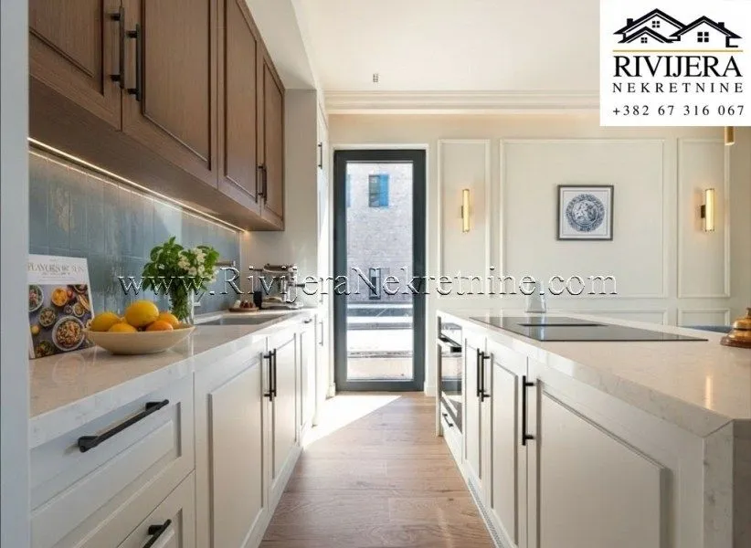 Prodaja, trosoban stan, 185m², Risan, Kotor
